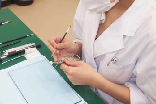 日本でも有数の腕を持つ歯科技工士と提携